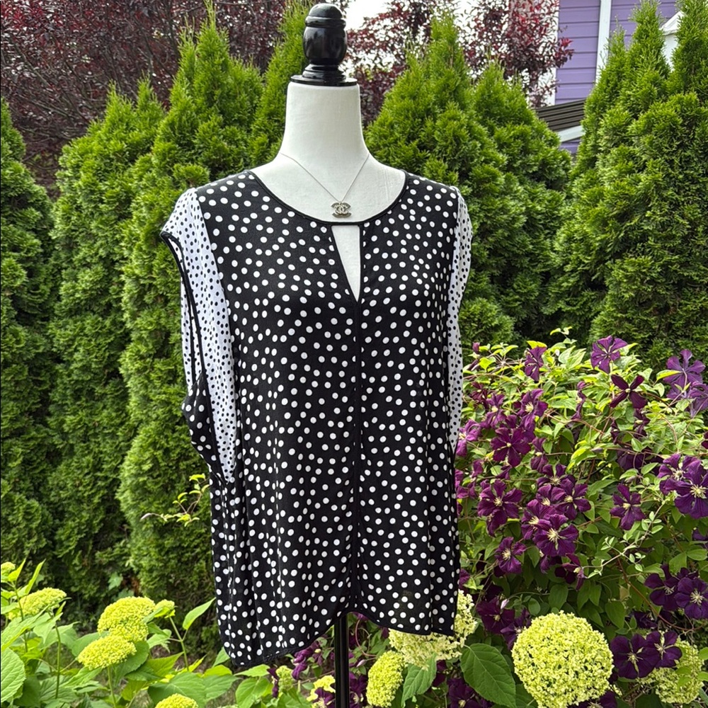Polka Dot Sleeveless Top - Black & White Super Cute Details Crepe Feel Plus Size